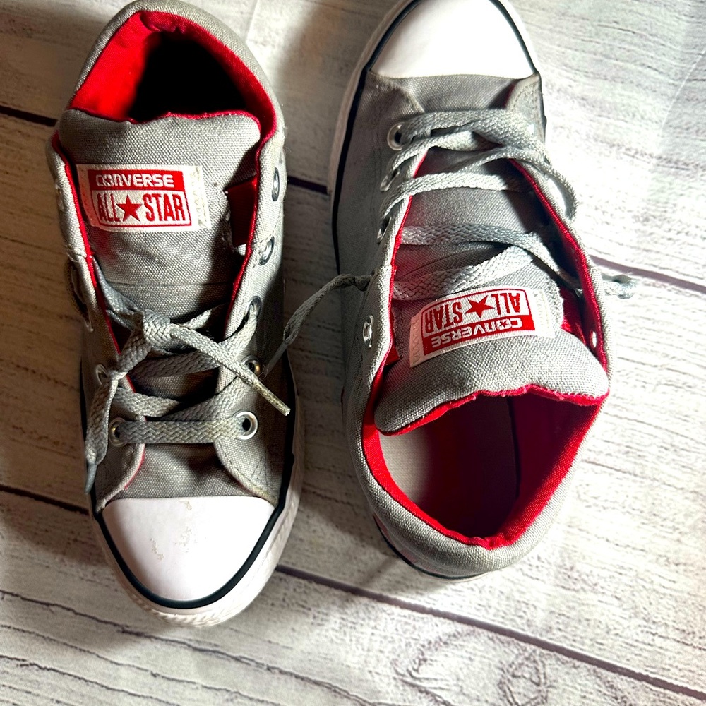 Converse junior All star low top lace ups size 3